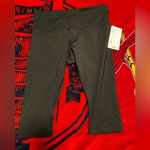 Women’s size 1x Athleta crop leggings Nwts
